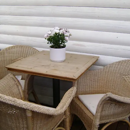 לינה וארוחת בוקר Woody